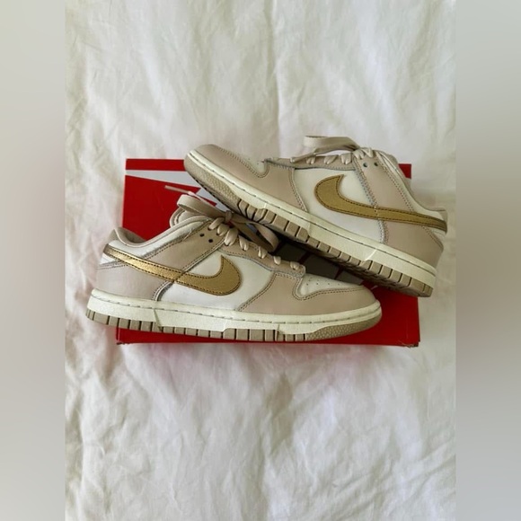 Nike Dunk Low in Phantom Metallic Gold, Women’s Size US 6 - EUC!!l - Picture 2 of 8